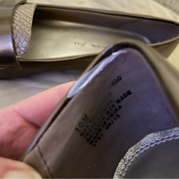Ann Klein iflex 10 M Womens Snakeskin Loafer, shiny bronze Moccasin Flats EUC - Picture 8 of 8